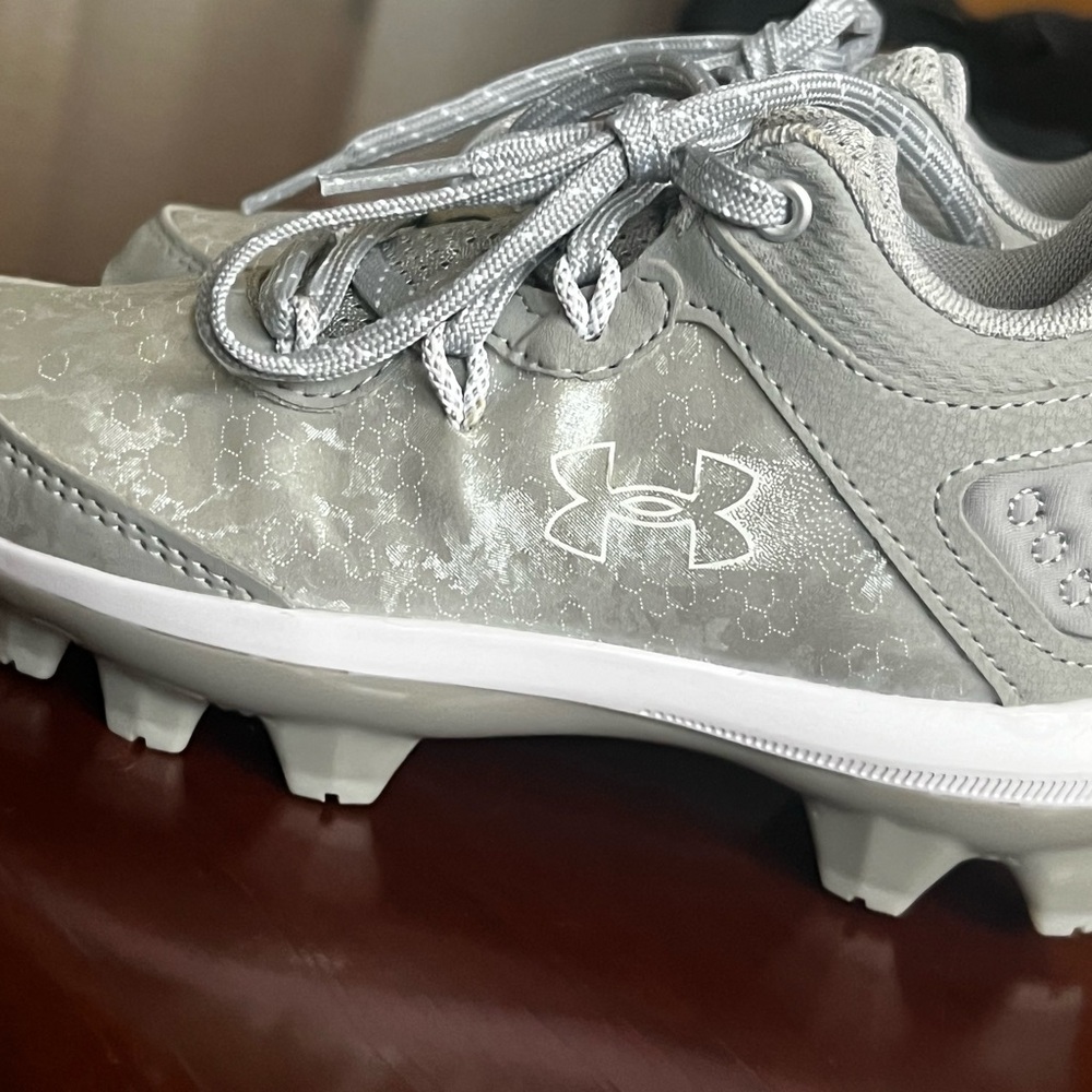 Under Armour Gray Kids Cleats Baseball - Picture 7 of 13